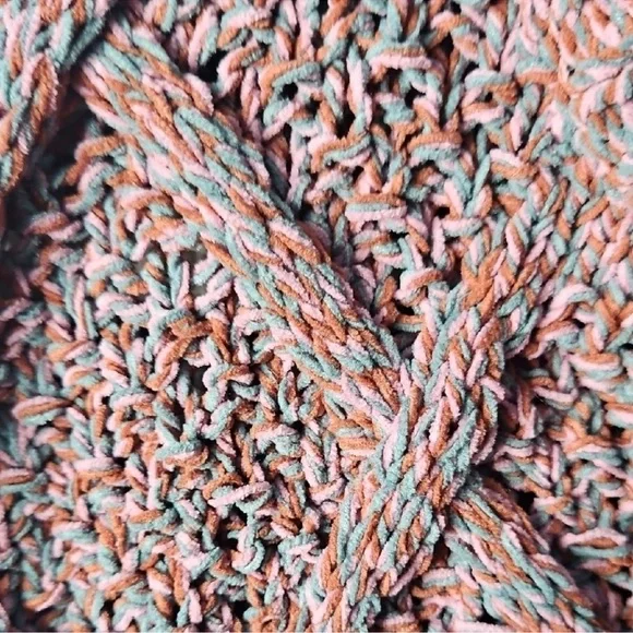 Arizona Jean Company Cropped Chunky Cable Knit Sweater in Color Warm Marl Size L - Picture 2 of 5